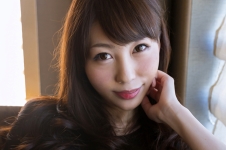 透き通るような白い肌のムチムチ、ナマアシ、ミニスカのゆい 21歳