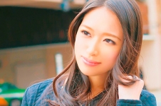 若妻みつきさん（25歳）ガーターがやたら似合うセックス渇望中の美人妻！！おっとりで清楚系なのにいやらしい事が始まると隠語を叫んで感じまくる変態奥様！！おもちゃも自分で購入するセレブな育児オナニスト！