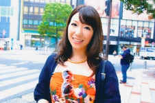 専業主婦一筋えりこ奥様がカミングアウト！「お恥ずかしいんですけど…なんか、ちょっとモノ扱いをされてみたい」なんと昔の彼氏がSっ気のある殿方でその思い出が忘れられずに夜な夜なオナニーでお慰めしている変態さんに中出し！