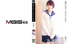 制服の似合う美少女と性交 湊莉久